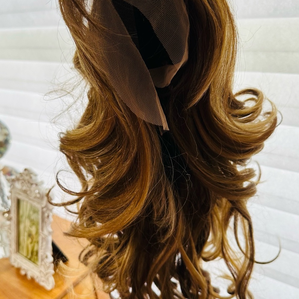 Angelix Collection Wig with Beautiful, highlights - Picture 14 of 14
